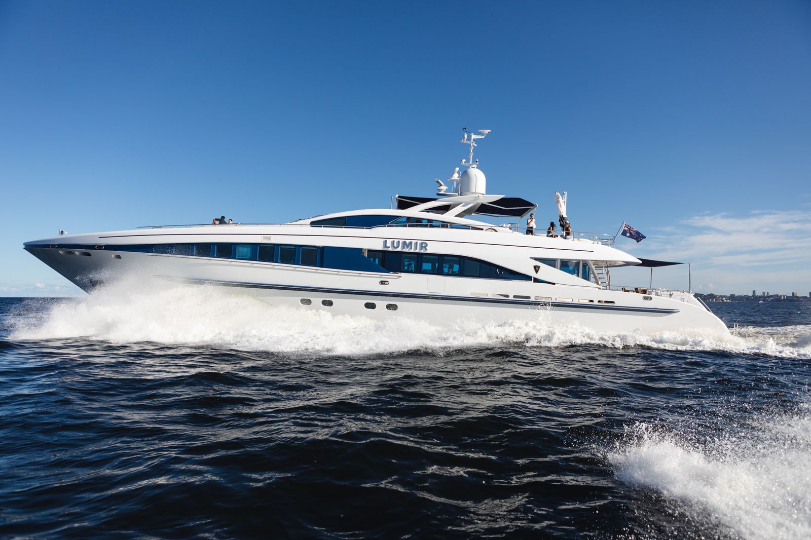 LUMIR Yacht